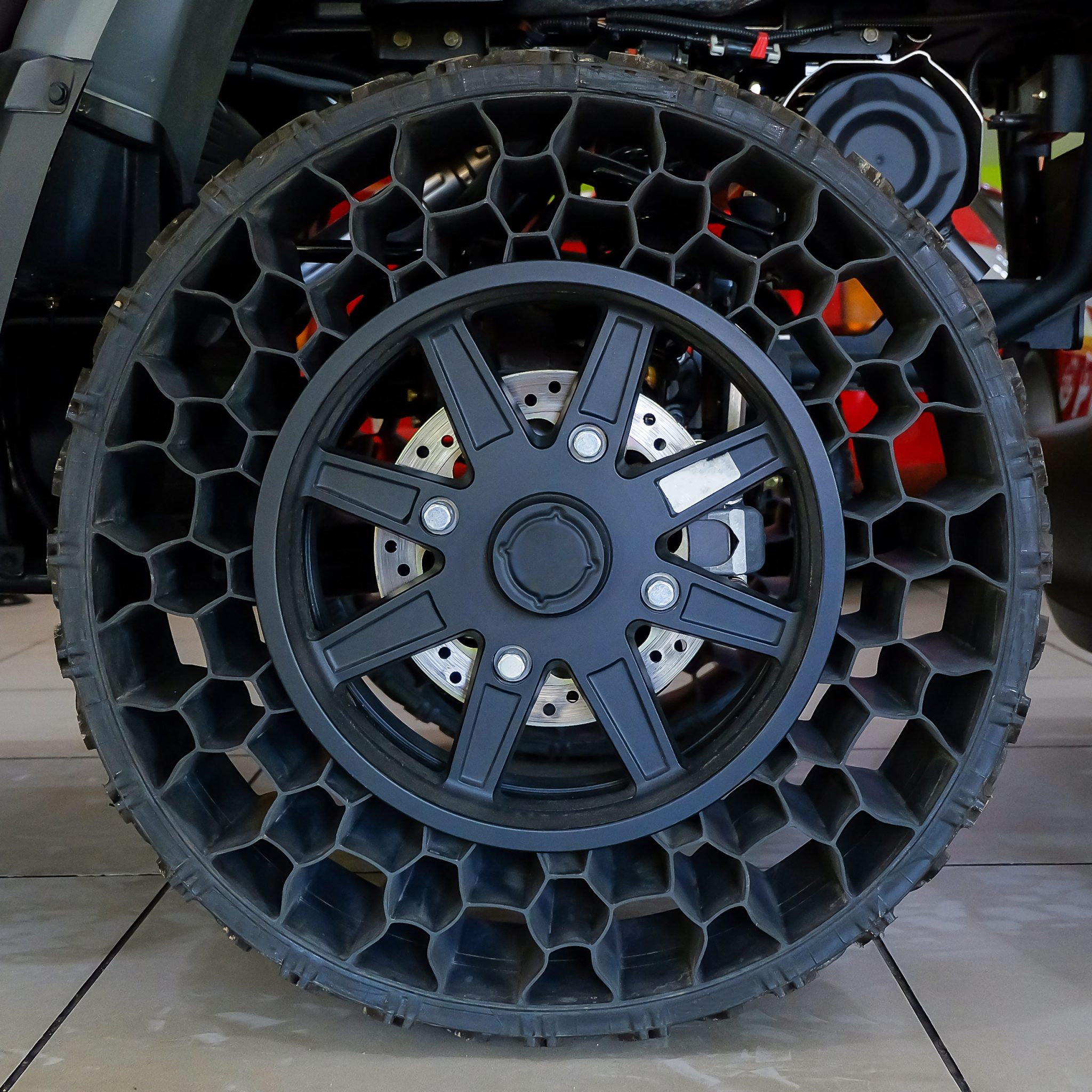 Extensamente Sacrificio Banzai Revisión de neumáticos sin aire para automóviles y camiones - Sin neumáticos  de aire AZ | valle de Chevy